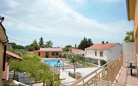 Xxl Holiday Home With Pool